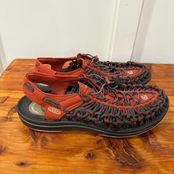 KEEN Uneek Stripes Sandals in Red Dahlia/Raya main image 7